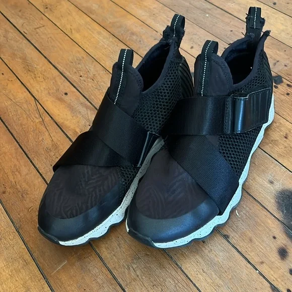 Sorel black ankle sneakers - Picture 2 of 6